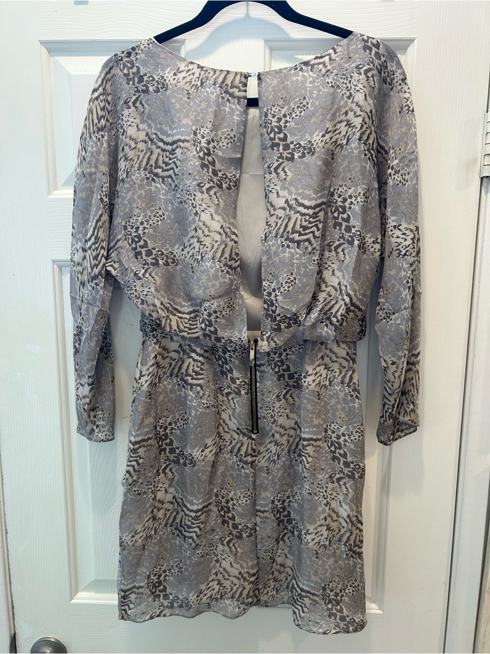 Elizabeth and James Animal Print Draped Long Sleeve Mini Dress Size 4 - Picture 6 of 16